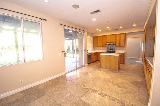 Photo - 14736 Nova Scotia Dr