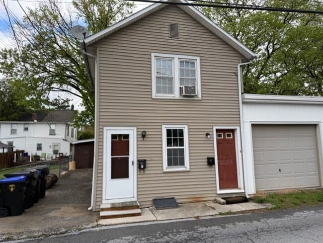 Building Photo - 54 S 25th St Unit A