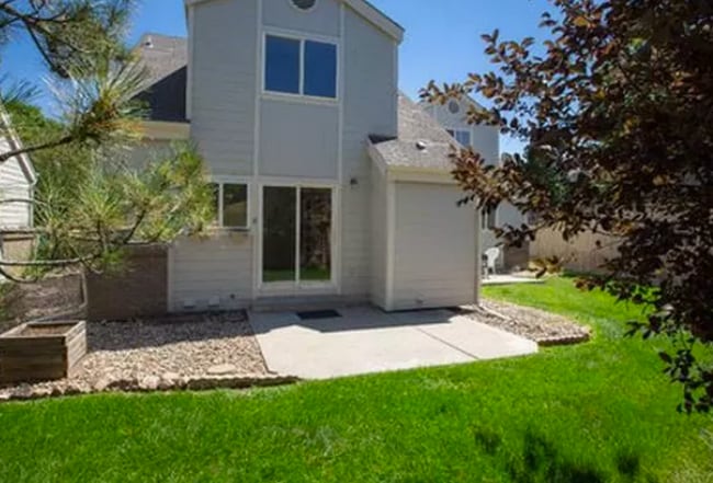 Private patio and yard space with great sun!
