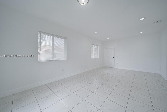 Photo - 14708 NE 7th Ave Unidad 14710