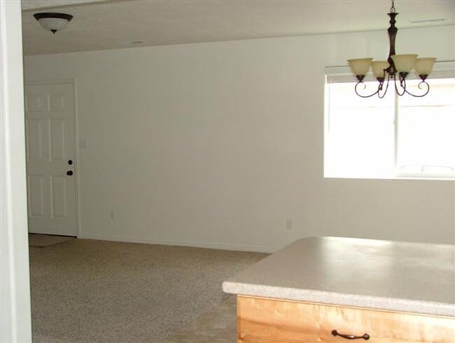 Photo - Room in 3 bed 2.5  bath townhome. Unidad A
