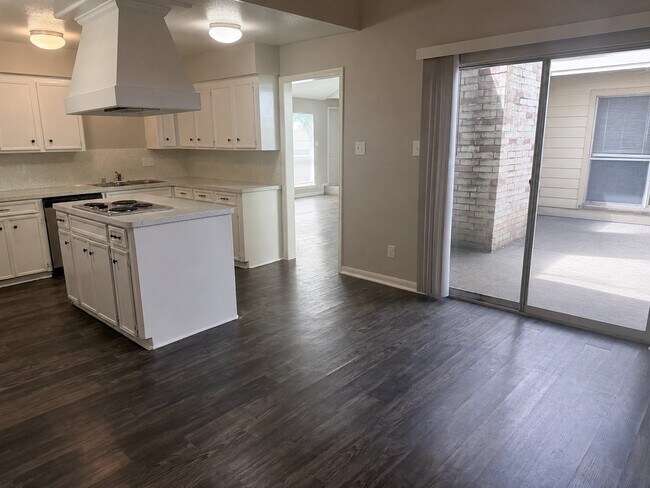 Photo - 11923 Lakewood W Dr