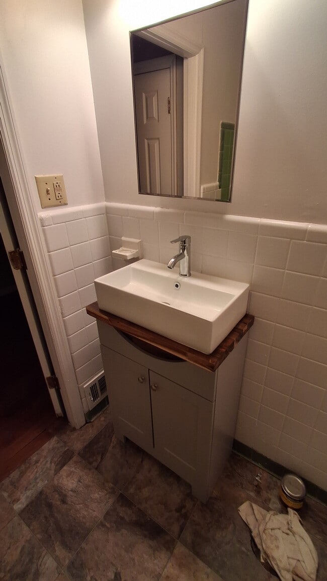 Photo - 2557 Delano Dr