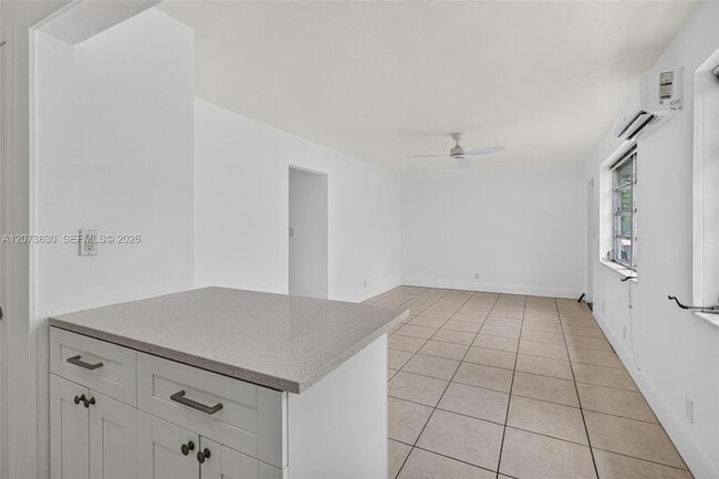 Photo - 2115 N 17th Ct Unit 3