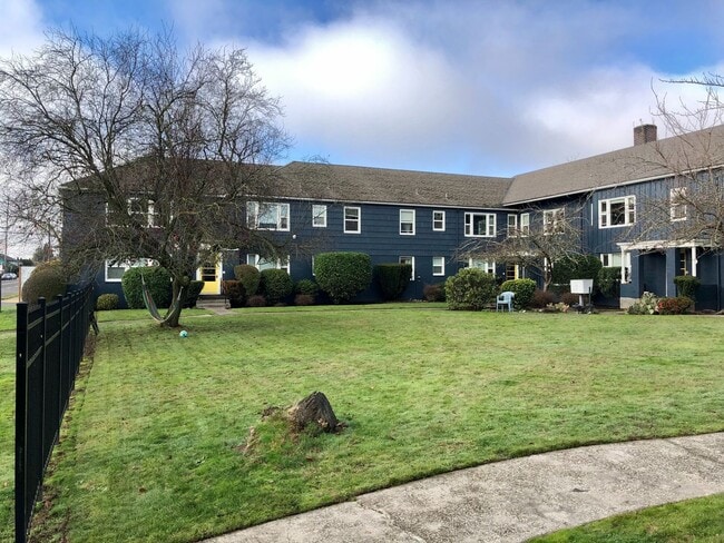 Photo - Spacious Top Floor 2 Bed, 1 Bath Vintage Gem! Unit 16