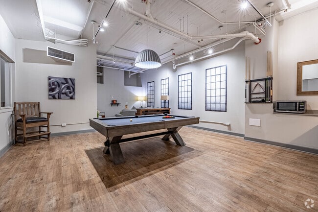 Casa club - Fourth & Plum