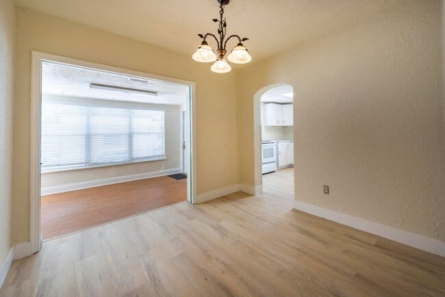 Photo - 412 SE 17th St