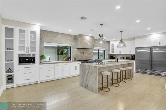 Photo - 319 S Riverside Dr