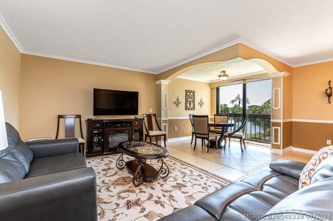 1915 Lavers Cir Unit E309