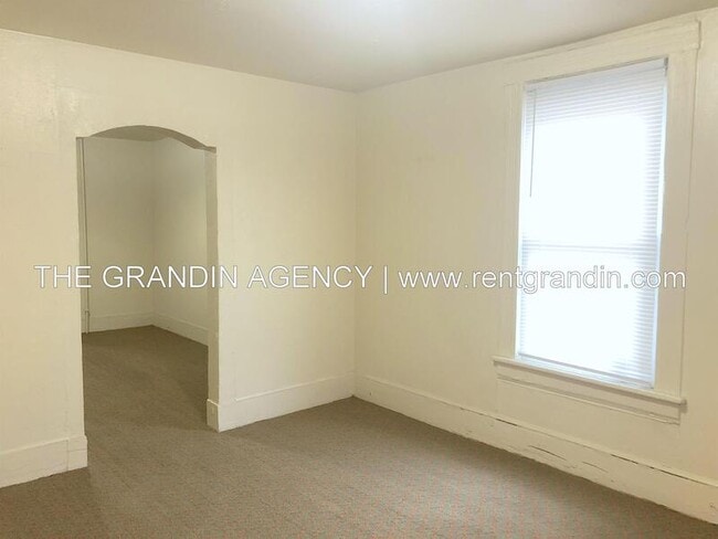 Photo - 922 12th St SE