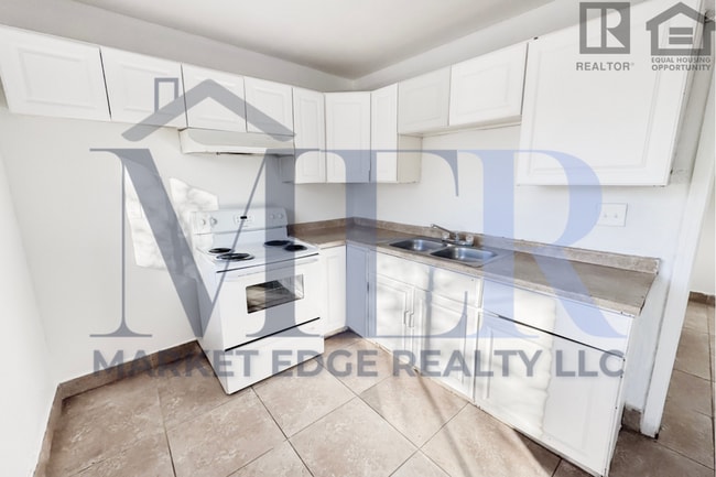 Building Photo - 1Bed/1Bath Apt at 16th St/Thomas Rd! NO CREDIT, NO BACKGROUND, NO RENTAL HISTORY CHECK!