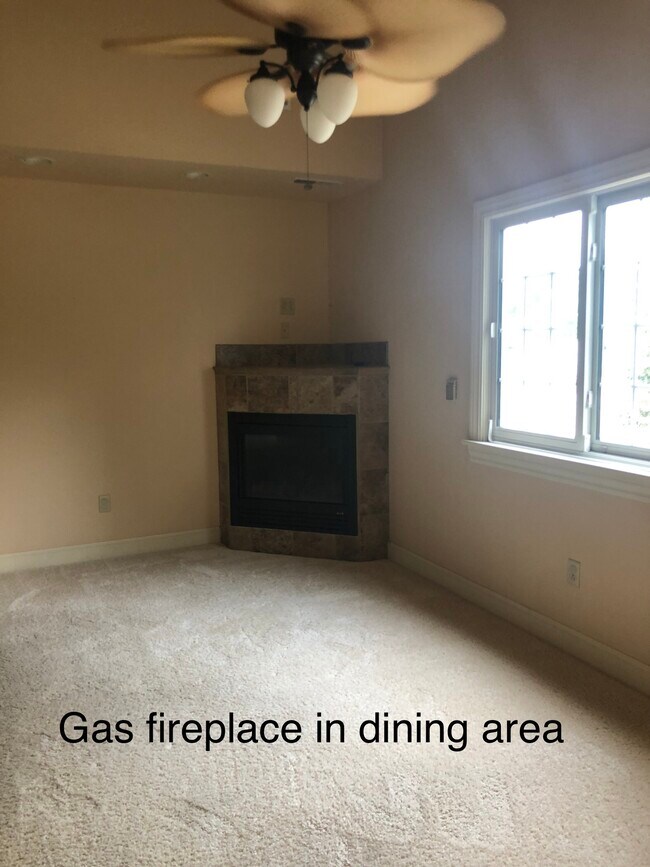 2 bed / 2 bath UPSTAIRS of triplex Townhome Townhome Rental in