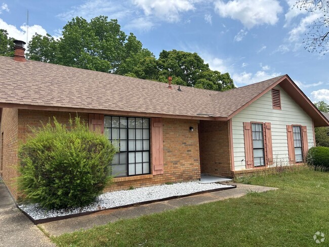 Building Photo - 5765 Hyde Park Dr Rental