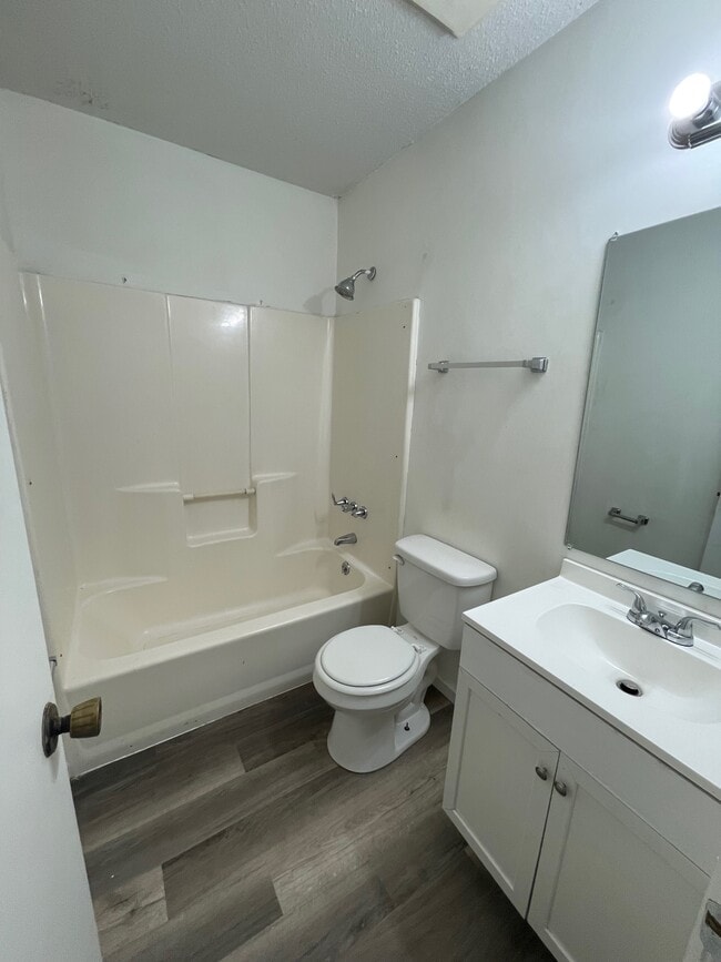 Photo - 106 Kimeran Ln