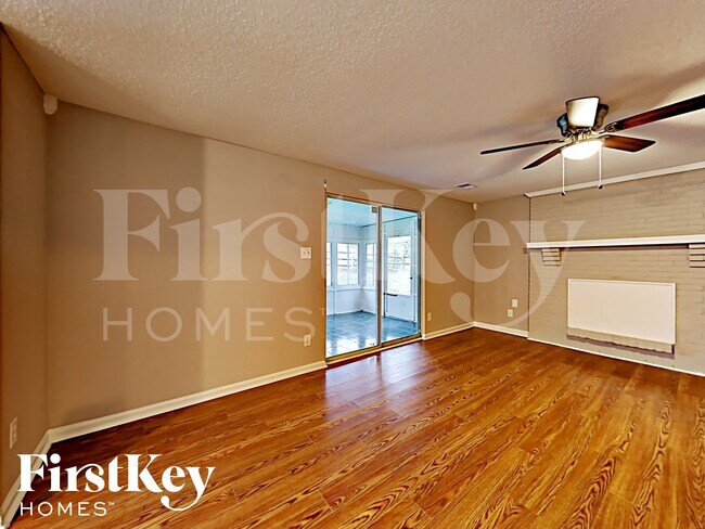 Photo - 1940 Winsted Ct