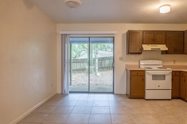 Photo - 1550 Live Oak Dr