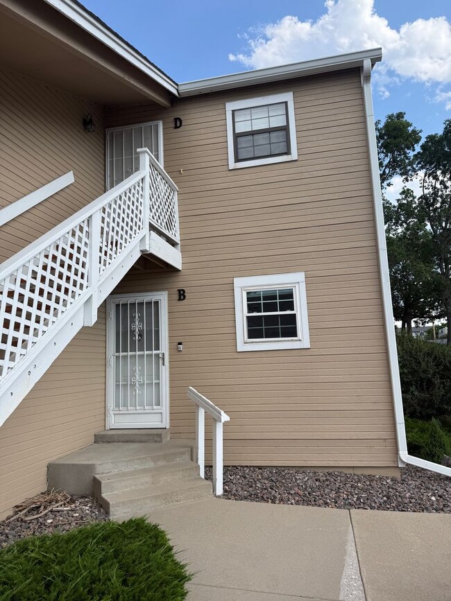 Building Photo - Spacious 2bd/2ba Condo- Lakewood CO, Available 7/10/26! Unit B