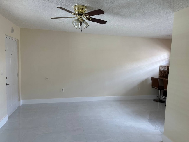 Photo - 2550 W 60th St