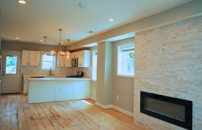 Building Photo - 1712 Fort Davis St SE Rental