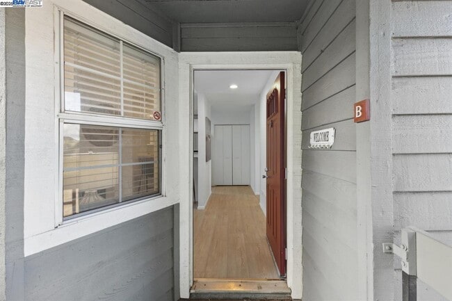 Building Photo - 7595 Canyon Meadows Cir Unit B Rental