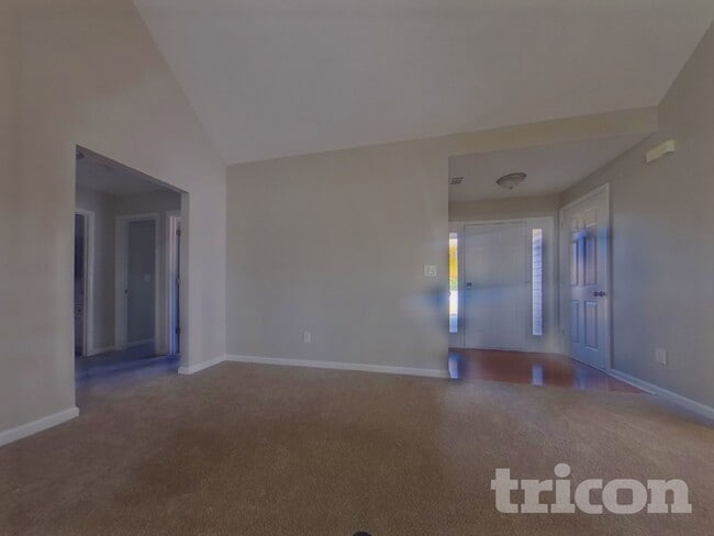 Photo - 806 Tucker Trail