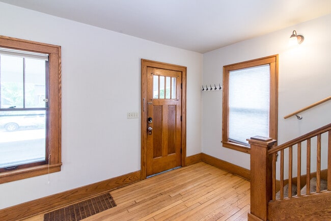 Photo - 945 Woodlawn Ave