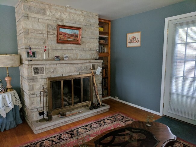 Building Photo - 215 W Cass St Rental