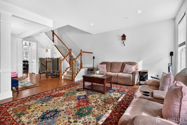 2103 Ethan Ln