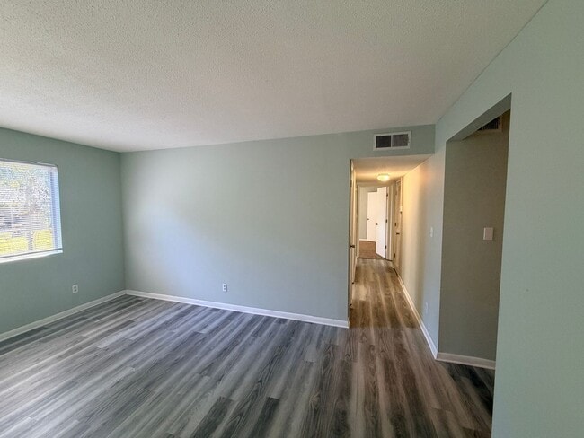 Photo - Check Out This 2Bedroom/1Bath Apartment! Unidad 925 - B