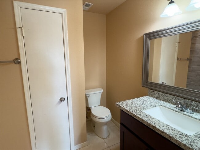 Building Photo - 9800 Pagewood Ln Unit 2705