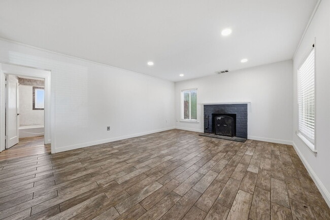 Photo - 1047 Riverton Dr