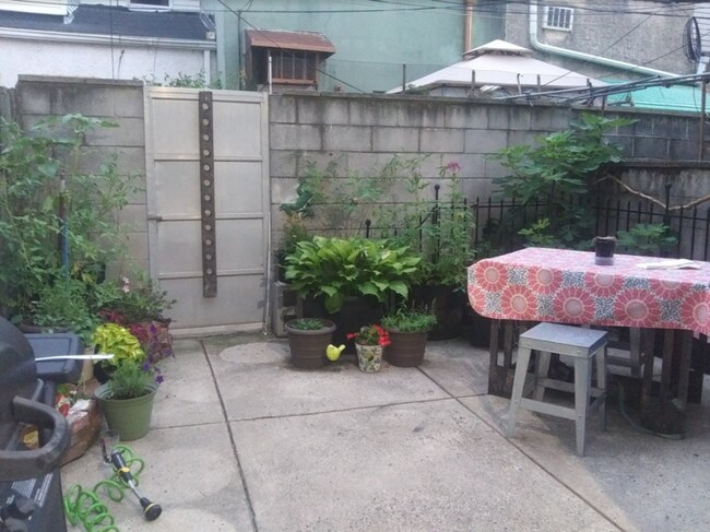 Photo - 1318 Moore St