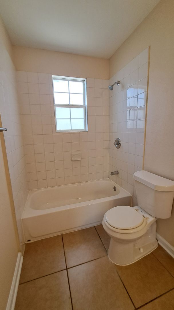 Photo - 2300-02 Gravier Unit 2300