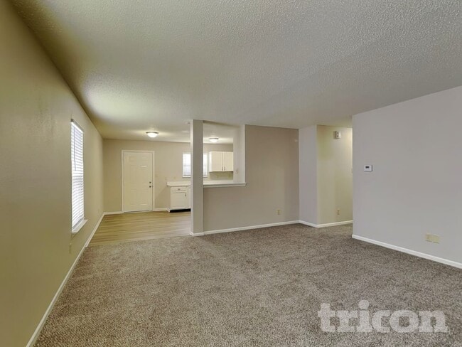 Photo - 1909 Blue Pine Ln