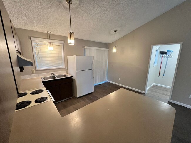 Photo - Spacious 2 Bedroom, 1.5 Bath Triplex in Cl... Unit A