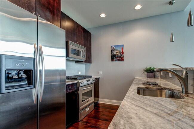 Photo - 905 Juniper St NE