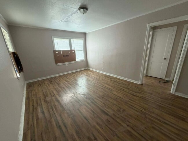 Photo - 3159 Milton St