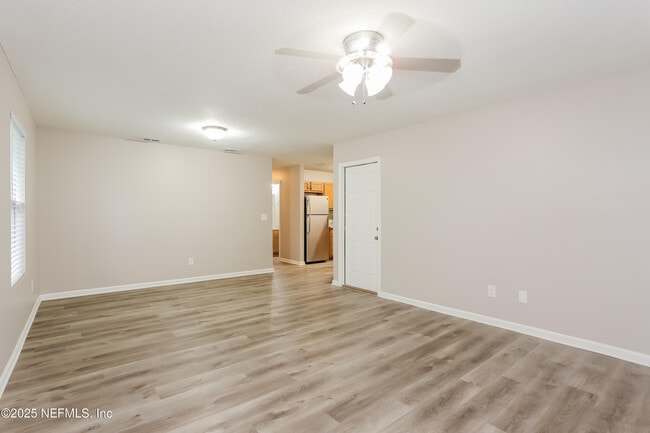 Photo - 3750 Warwick St