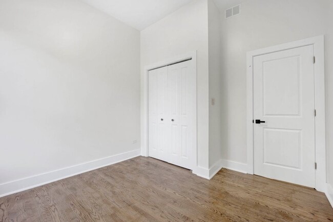 Photo - 4927 S Prairie Ave