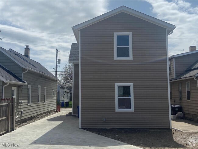 Building Photo - 3440 Sackett Ave Unit Down Rental