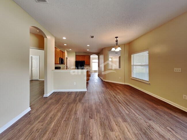 Photo - 10264 Lancashire Dr E