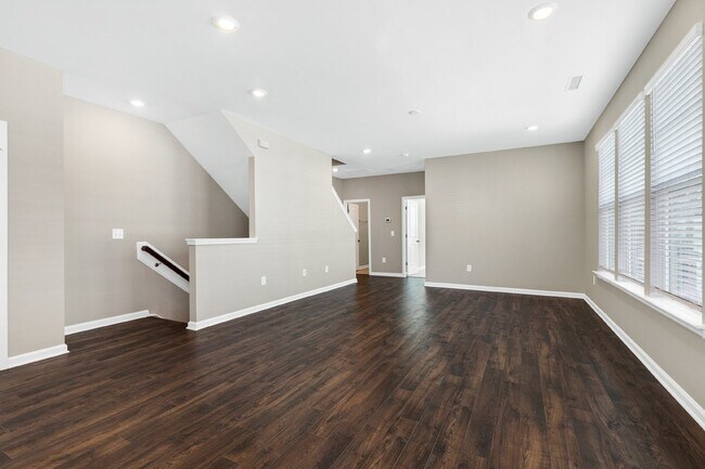 Photo - 3010 Worthy Way