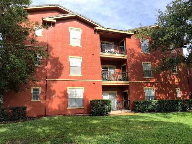 Building Photo - 1325 Rotonda Point Unit 101