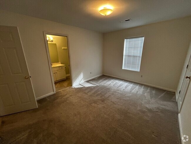 Building Photo - 553 Memorial Drive Ext Unit G Rental