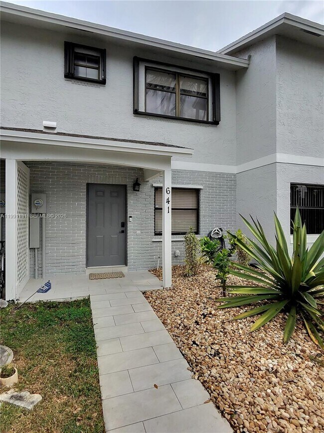 Photo - 641 NW 105th Way