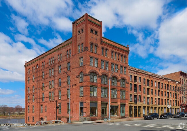 Building Photo - 155 River St Unit 3D Rental