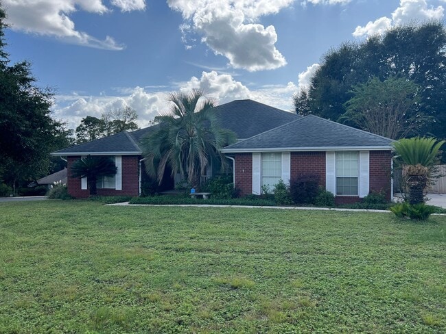 Building Photo - GREAT 4 BED / 2 BATH IN Crestview