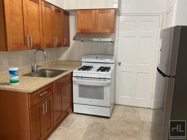 Photo - 49 AVENUE Unit 1