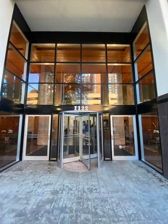 Building Photo - 1122 N Clark St Unit 1607