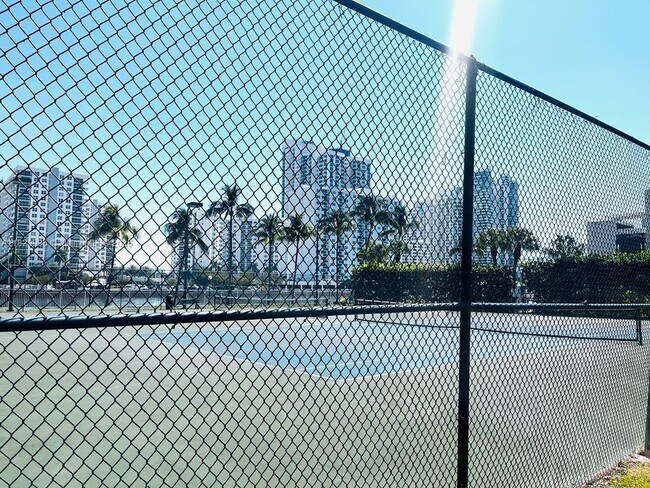 Photo - 1000 Parkview Dr Unit 605